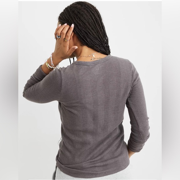 Aerie Gray Waffle Rib Long Sleeve Henley T-Shirt Women’s M, Ribbed with Stretch - Picture 8 of 9